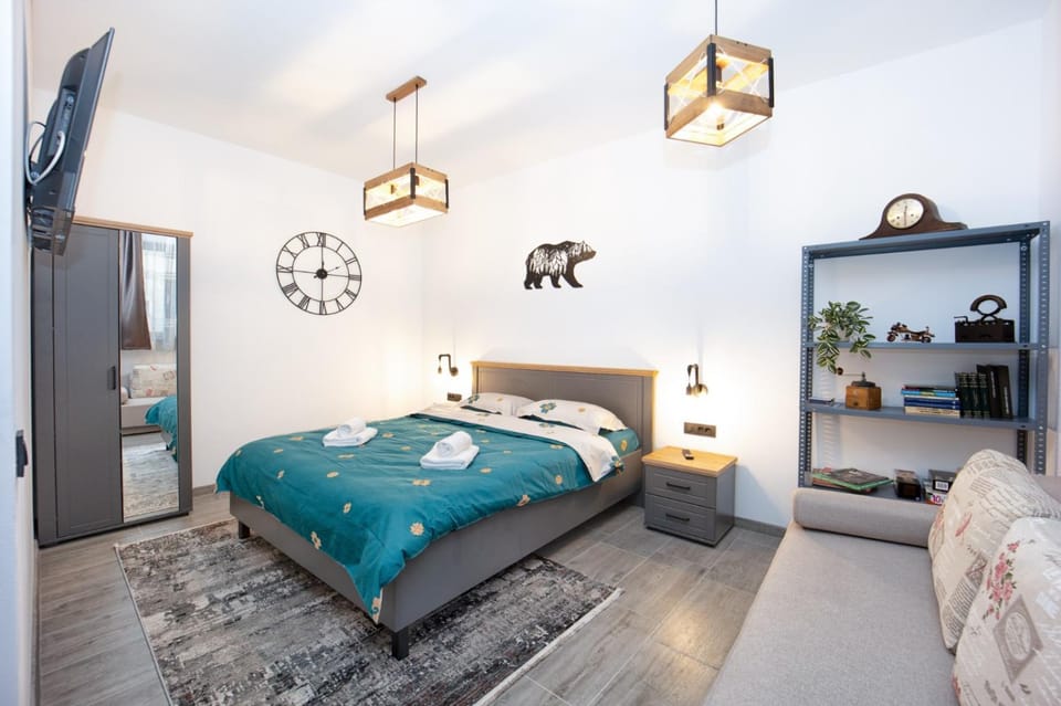 Bed, TV and multimedia, Photo of the whole room, Bedroom, wardrobe