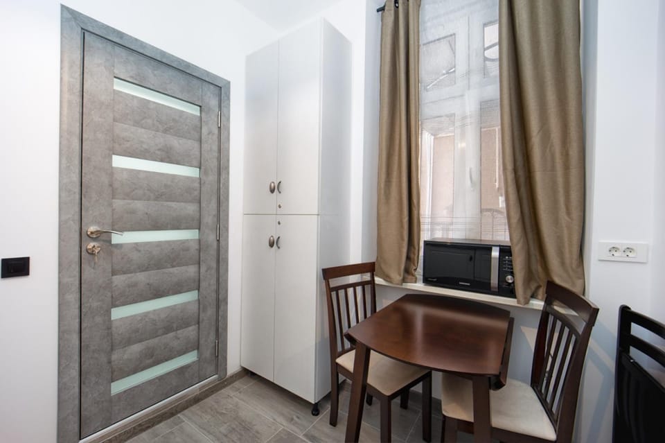 Kitchen or kitchenette, Seating area, Dining area, minibar, kitchen