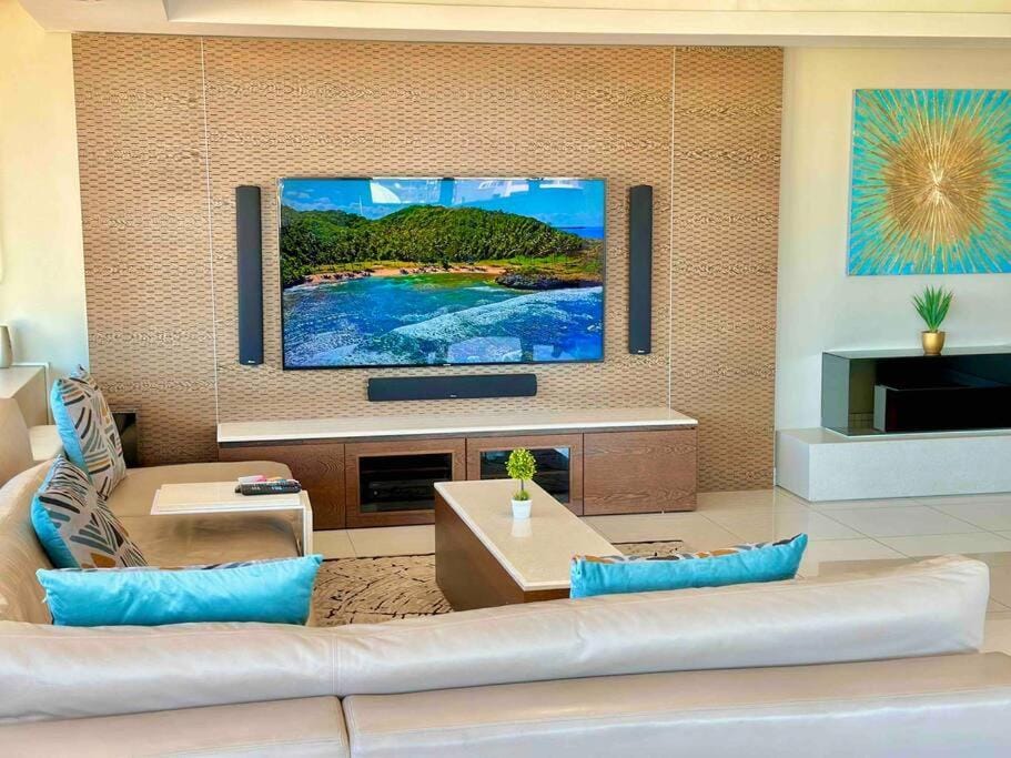 Grand Penthouse / Backup Power / Stunning Apartment in Cape Town