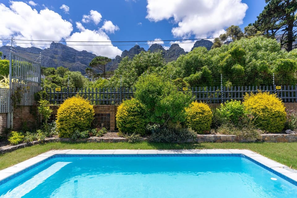 Camps Bay Deluxe - Luxury Home With Pool, Ocean & Mountain Views Villa in Cape Town