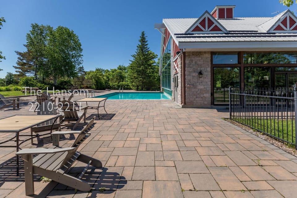 Pool view, Swimming pool, sunbed