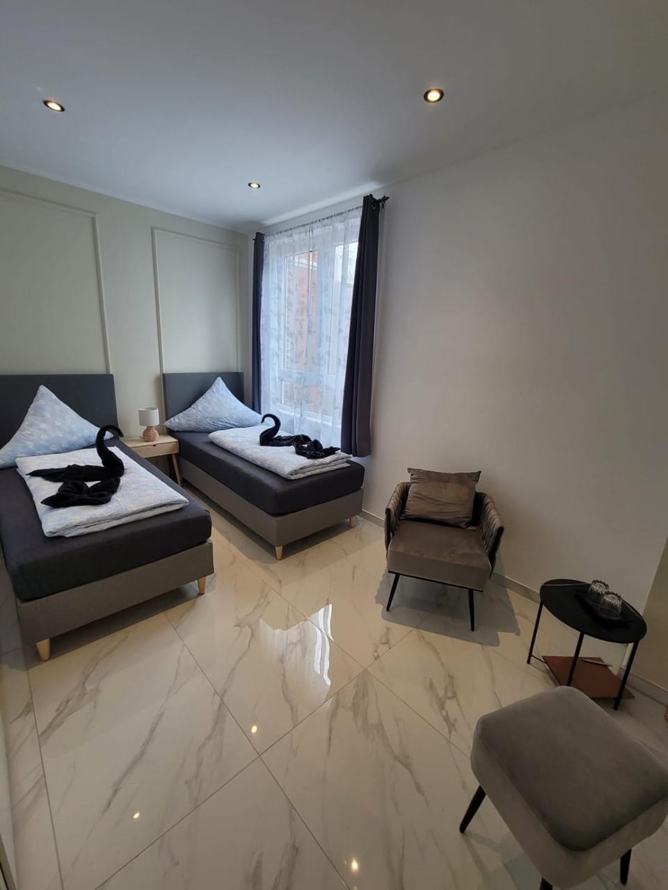 Bed, Living room, Photo of the whole room, Seating area, Bedroom