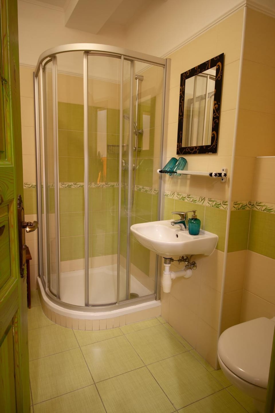 Shower, Toilet