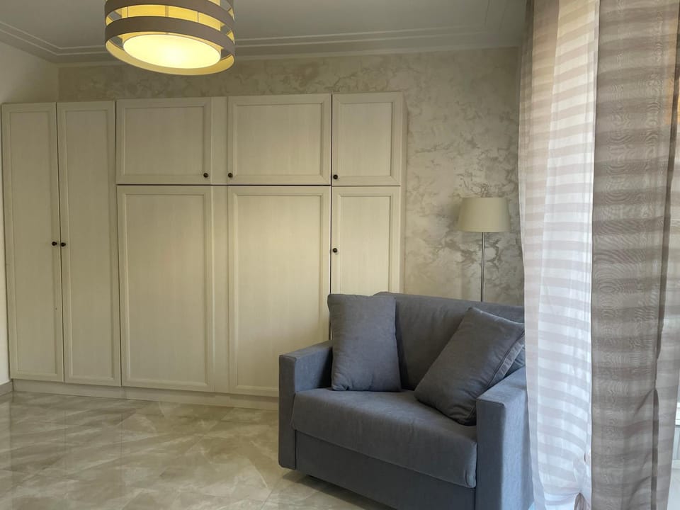 Studio centre ville entièrement rénové au calme Apartment in Menton