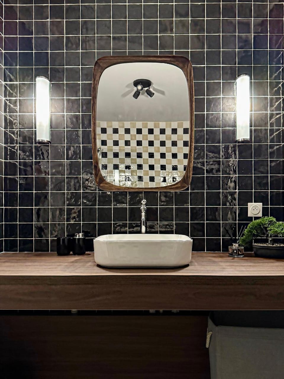 Bathroom, hair dryier, towels, towels
