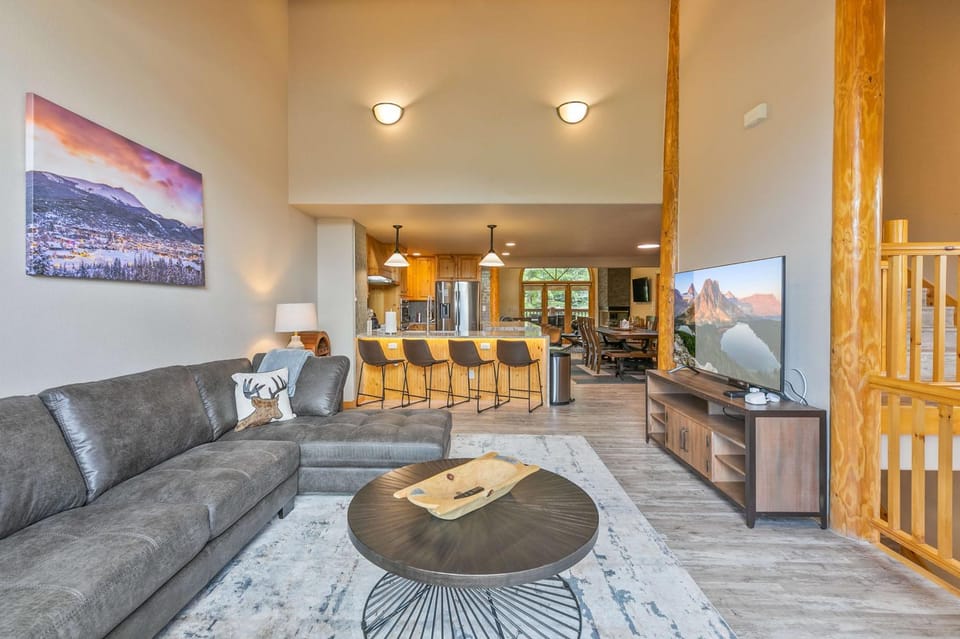 Elk Ridge Imperial Townhome: Spacious, Hot Tub Apartment in Breckenridge