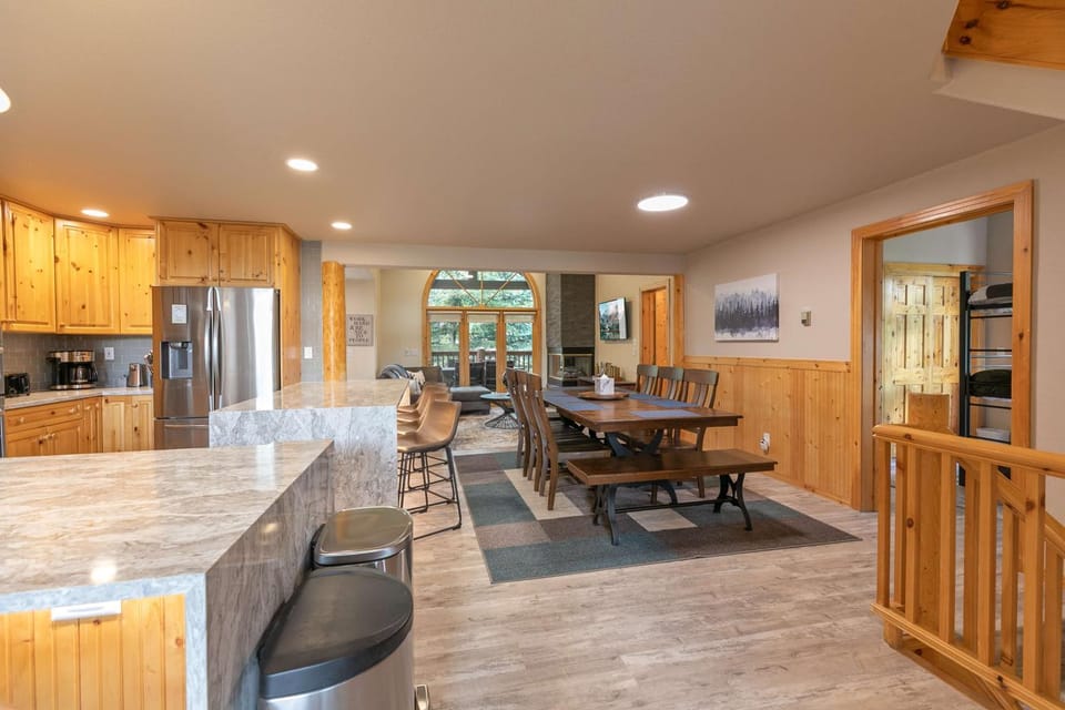 Elk Ridge Imperial Townhome: Spacious, Hot Tub Apartment in Breckenridge