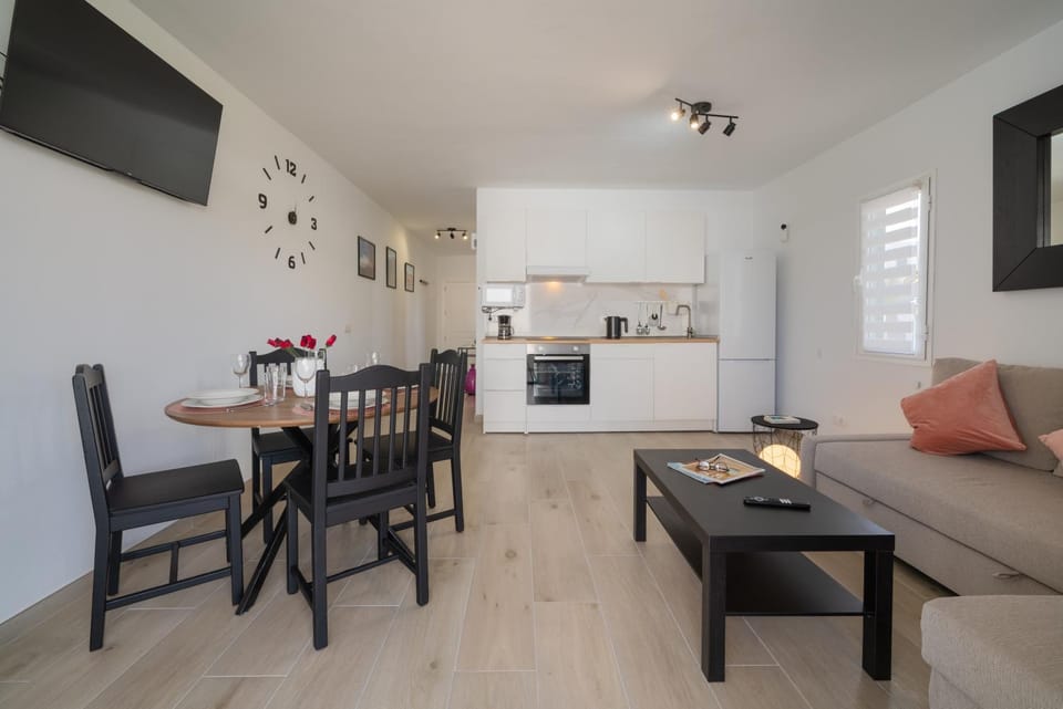 Kitchen or kitchenette, Living room, Dining area