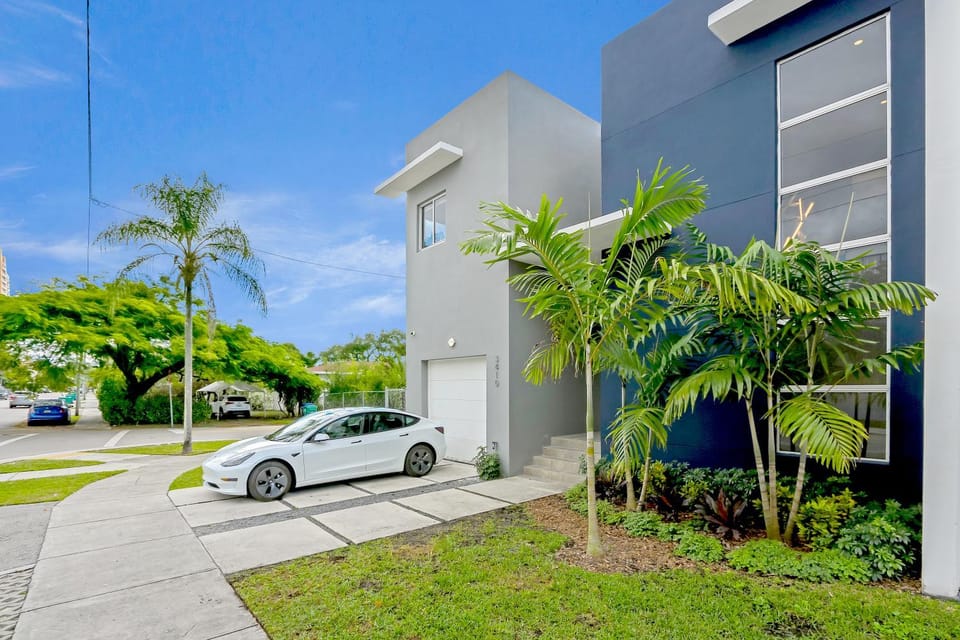 Deco Delight - Central Hub House in Coconut Grove