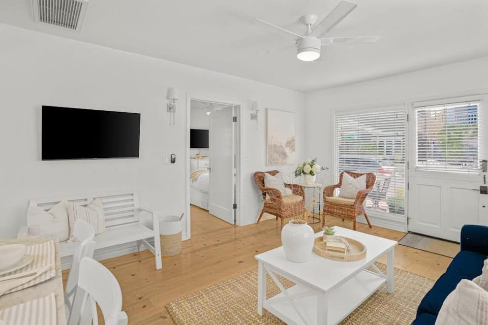 Newport Cottages A & B House in Balboa Peninsula