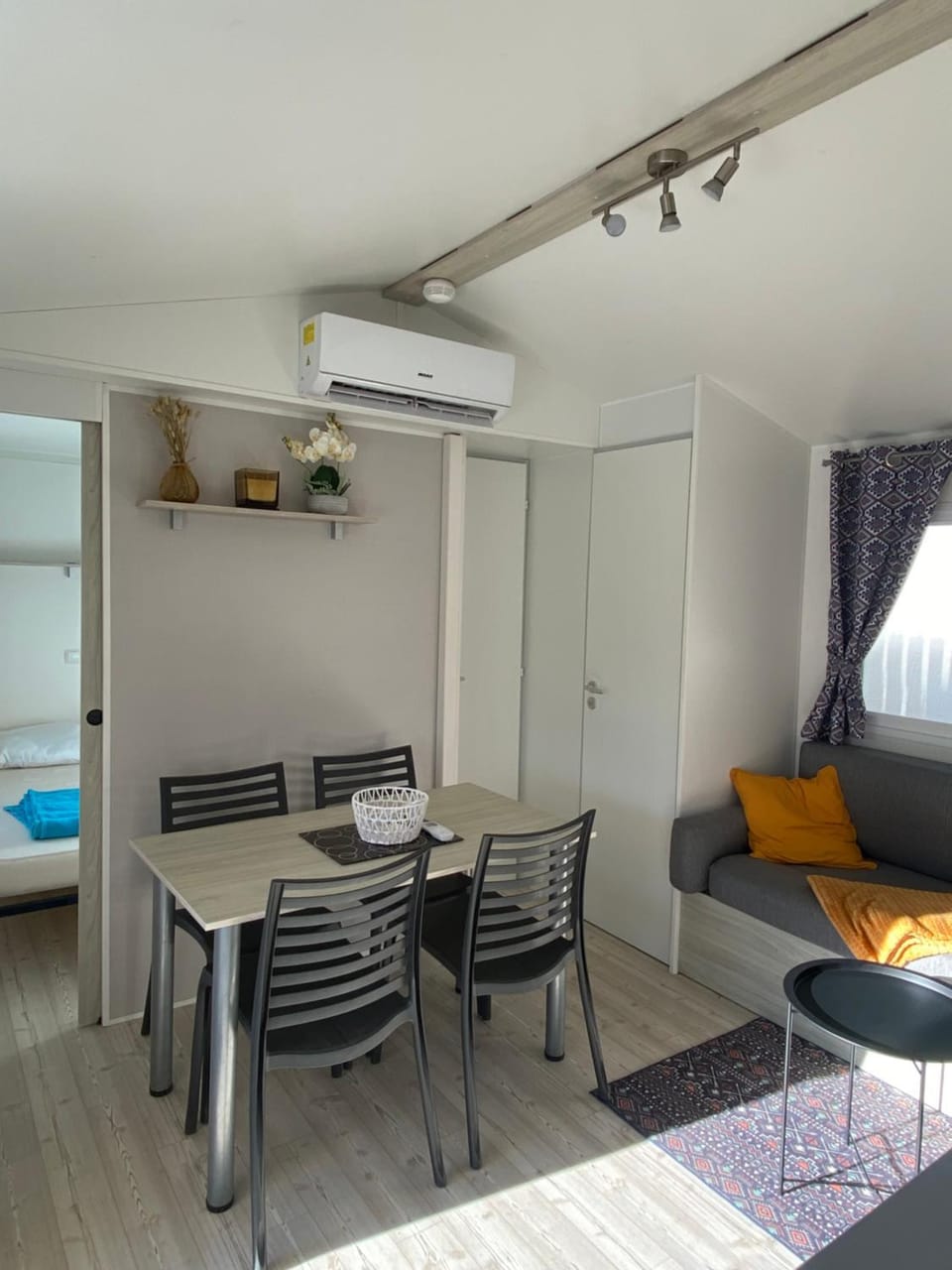 Mobil-home 5 personnes dans camping Mar Estang 4 étoiles avec accès à la plage Campground/ 
RV Resort in Canet-en-Roussillon