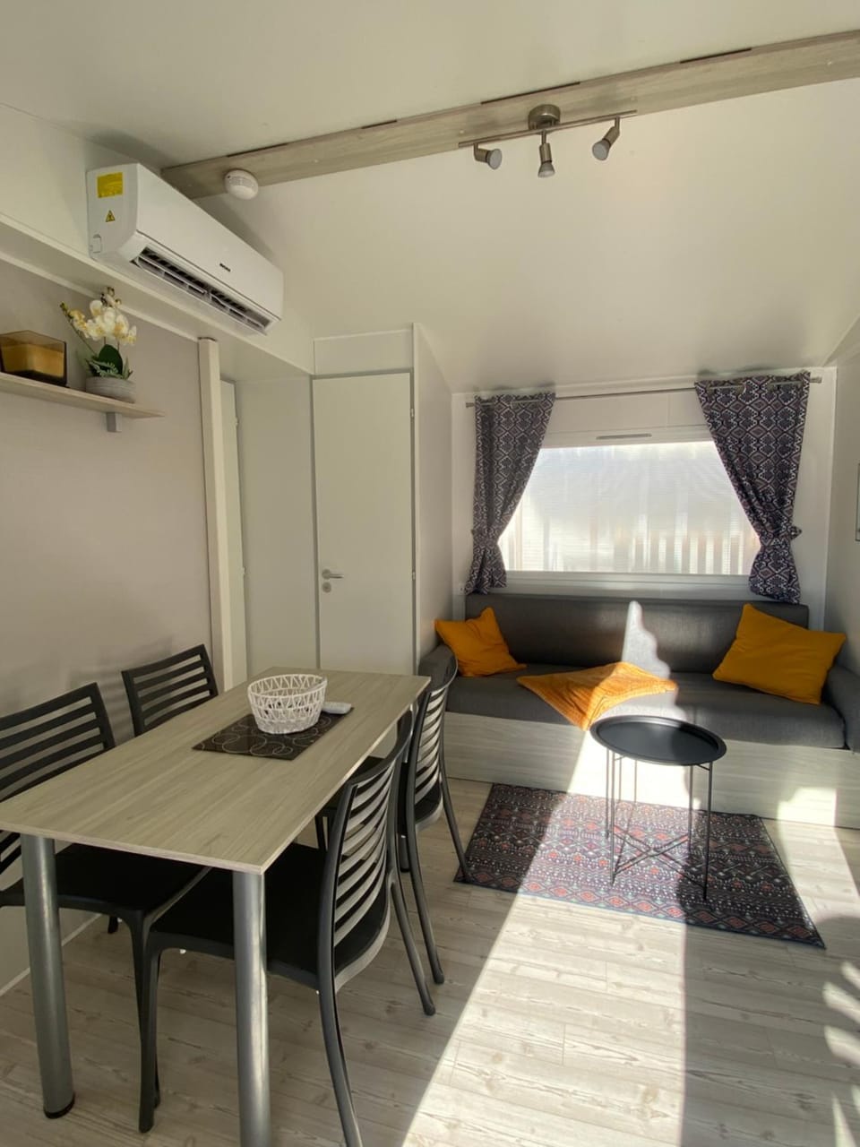 Mobil-home 5 personnes dans camping Mar Estang 4 étoiles avec accès à la plage Campground/ 
RV Resort in Canet-en-Roussillon