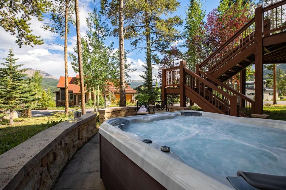 Snowy Point Chalet: True Mountain Luxury House in Breckenridge