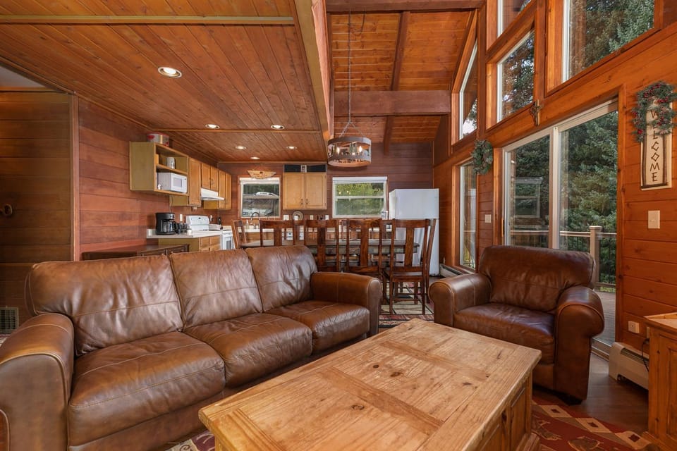 Summit View Chalet Duplex: Cozy, Close To Town/Slopes House in Breckenridge