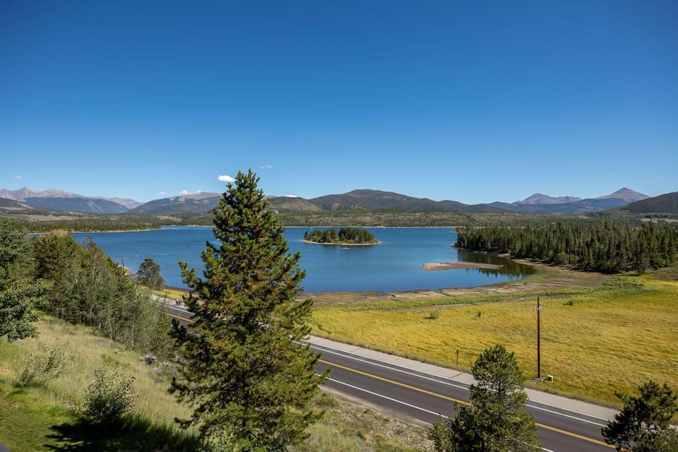 Lake Forest Lakeview Condo: Mountain Views, Close to Town Apartment in Frisco