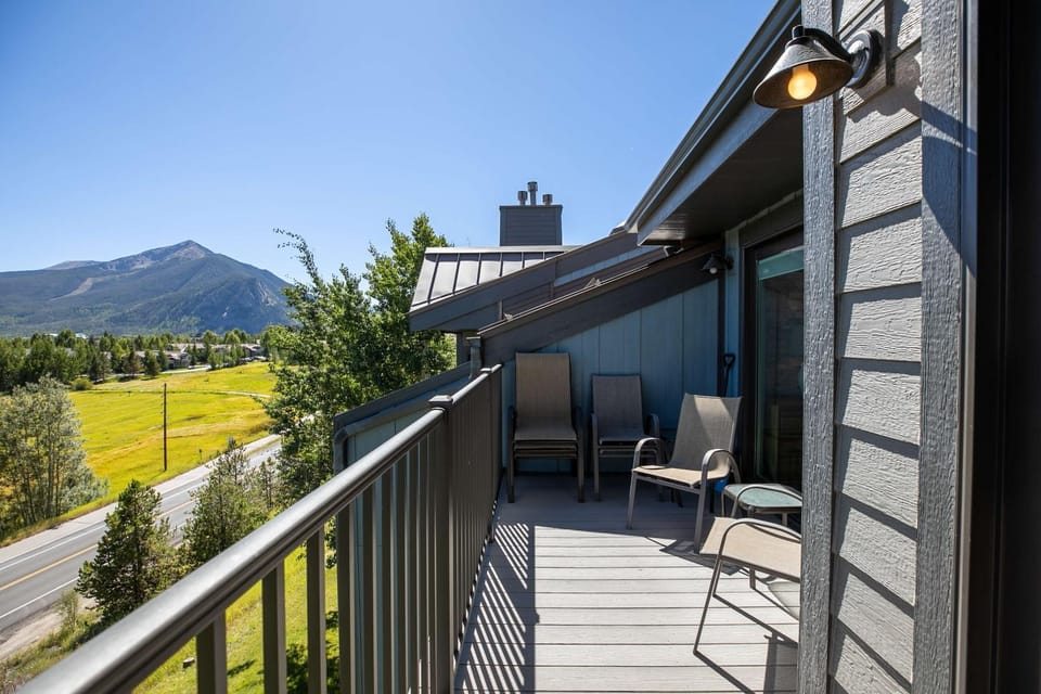 Lake Forest Lakeview Condo: Mountain Views, Close to Town Apartment in Frisco