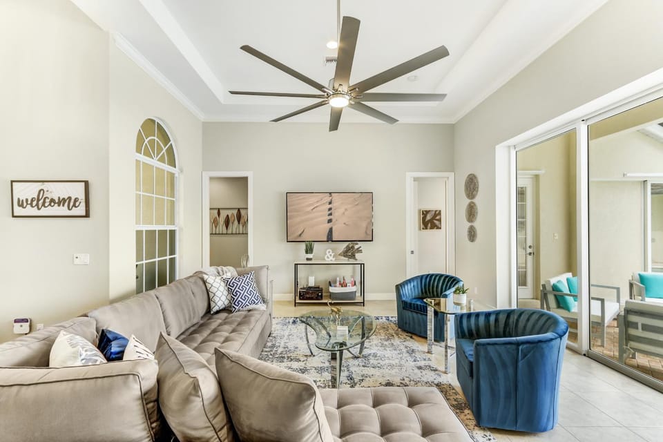 Modern home w screened pool, hot tub, & comm amenities! House in Collier County