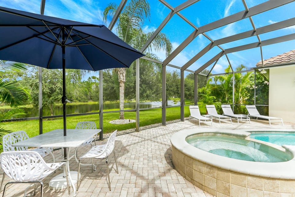 Modern home w screened pool, hot tub, & comm amenities! House in Collier County