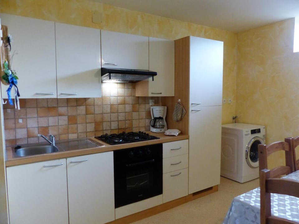 Appartement chaleureux pour randonnées au Pays d'Huriel - FR-1-489-418 Apartment in Auvergne-Rhône-Alpes