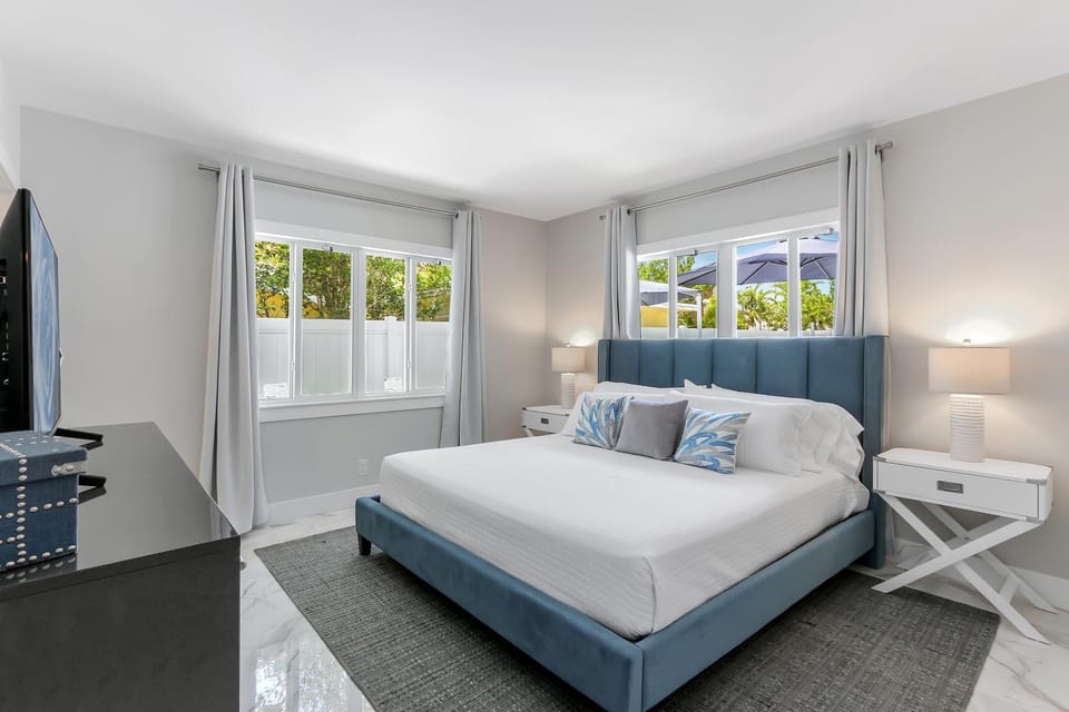Pool, game room, near beach House in Fort Lauderdale