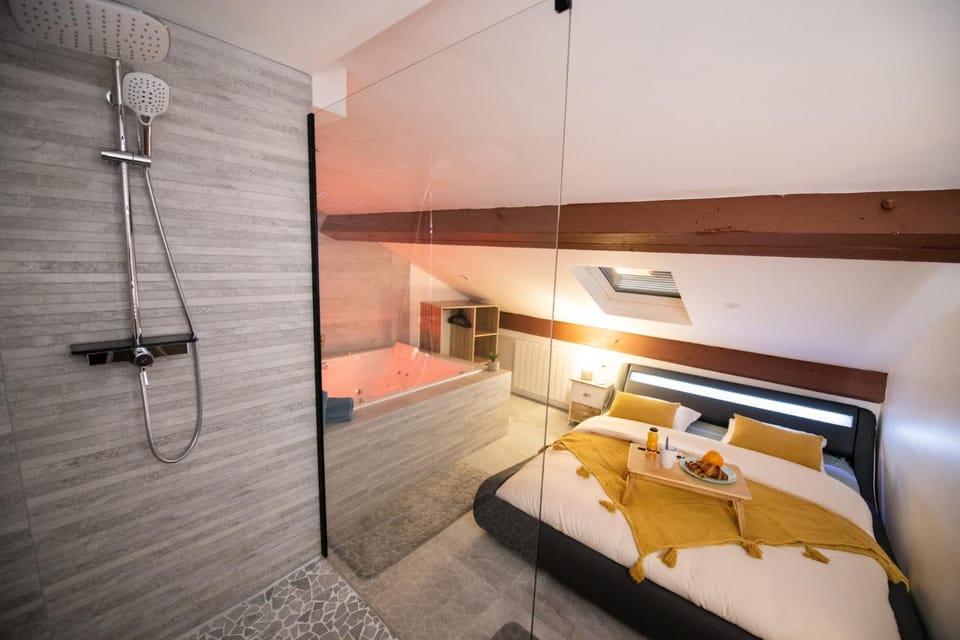 Shower, Bed, Hot Tub, Massage, Bathroom, Spa and wellness centre/facilities, Spa and wellness centre/facilities, Spa and wellness centre/facilities, Photo of the whole room, Bedroom, Bath, towels