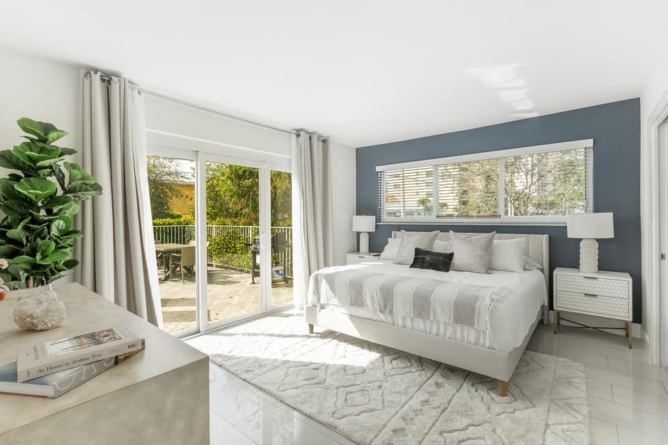 10 mins from Pompano Beach! With pool access Apartment in Pompano Beach