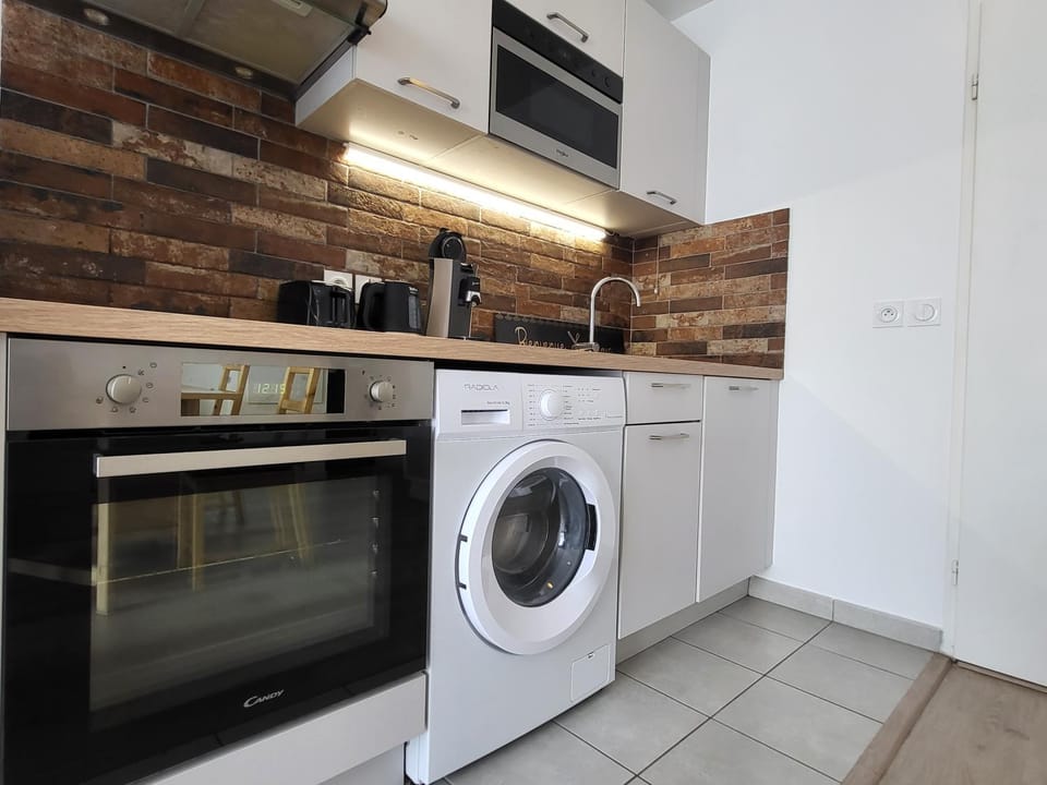 Kitchen or kitchenette, minibar, pet friendly, stove, toaster, washing machine