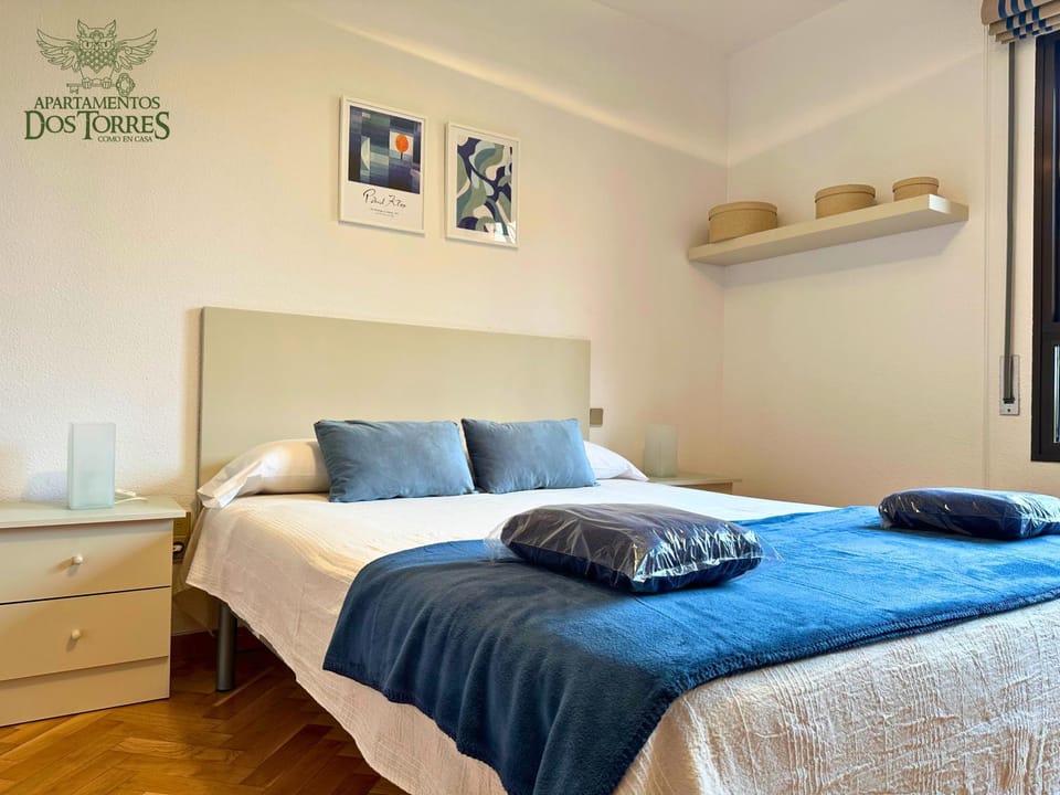Bed, Bedroom, towels, air conditioner