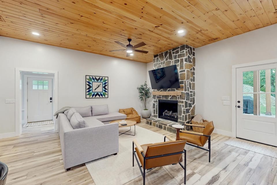 River Rock Cottage House in Watauga