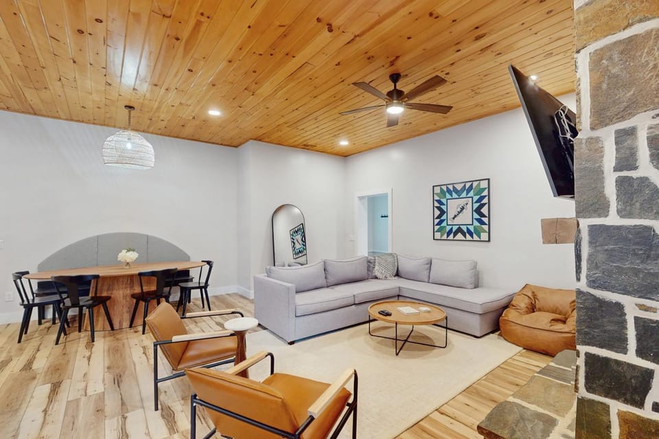River Rock Cottage House in Watauga