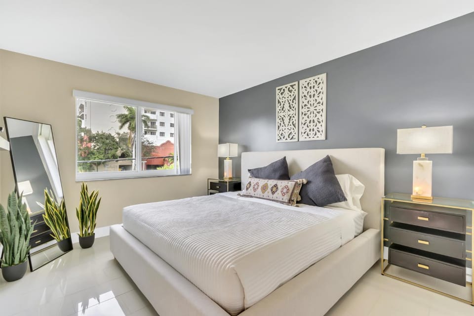 Sunny Pompano Beach with pool access Apartment in Pompano Beach