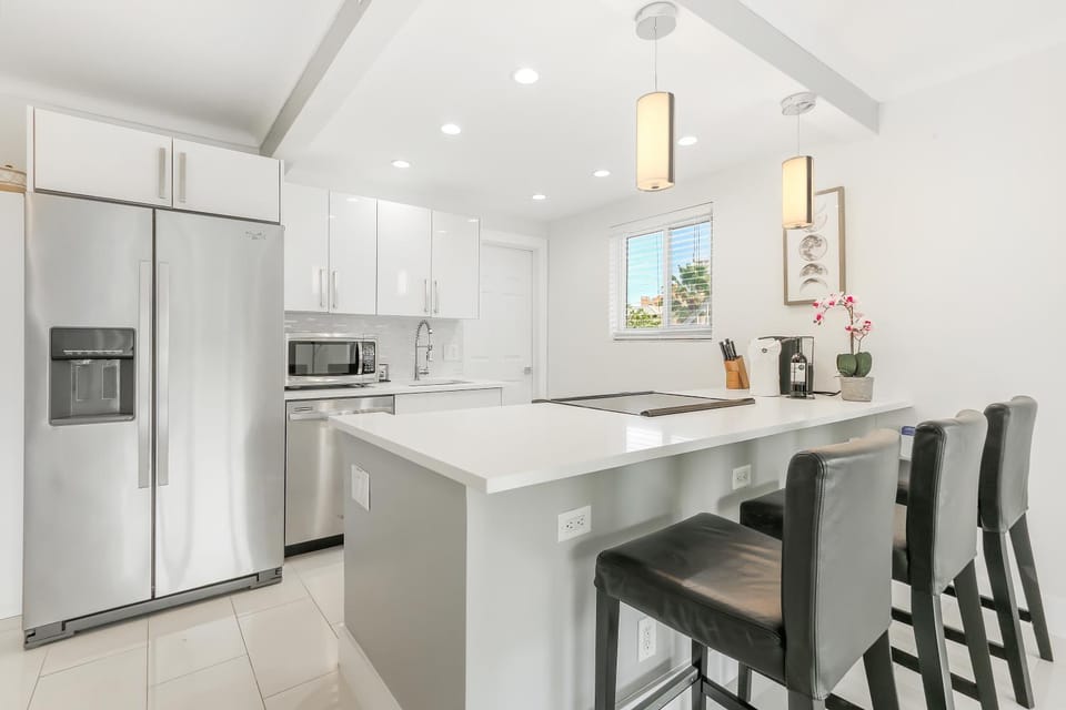 Pompano Jumbo - Sleeps 16 & priv pool Apartment in Pompano Beach