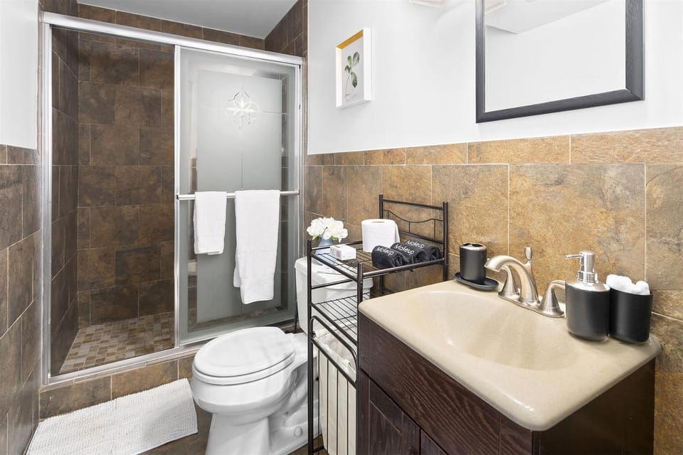 3BR TH 40 Mins from DC, Pets OK, Fenced Yard House in Virginia
