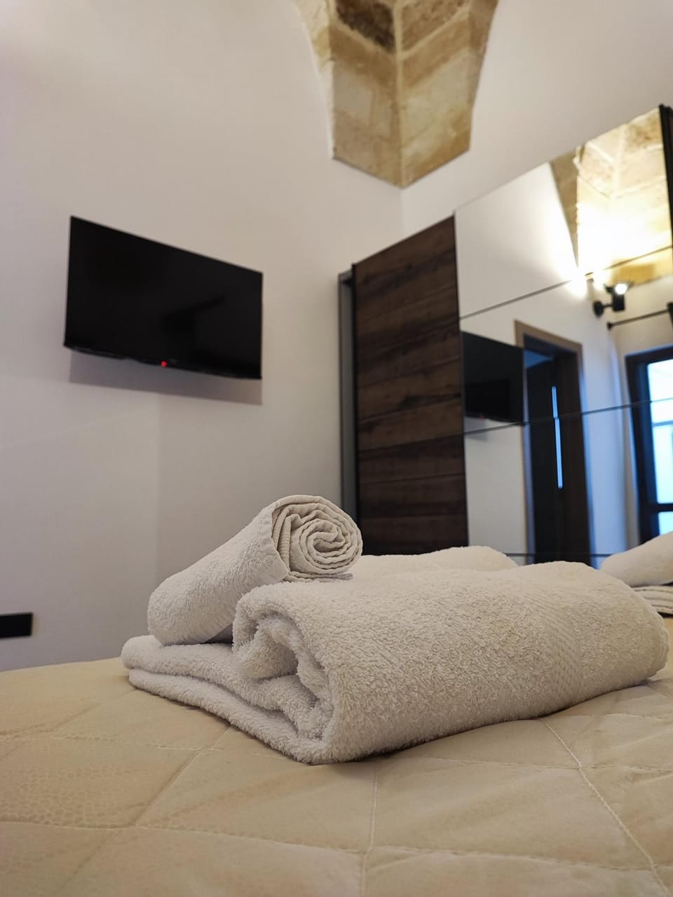 Bedroom, towels