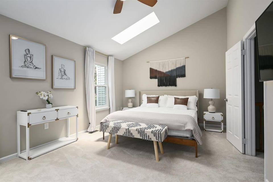 Sleeps 6, Nature trails, 40 Mins to DC, 2 cars MAX House in Dranesville