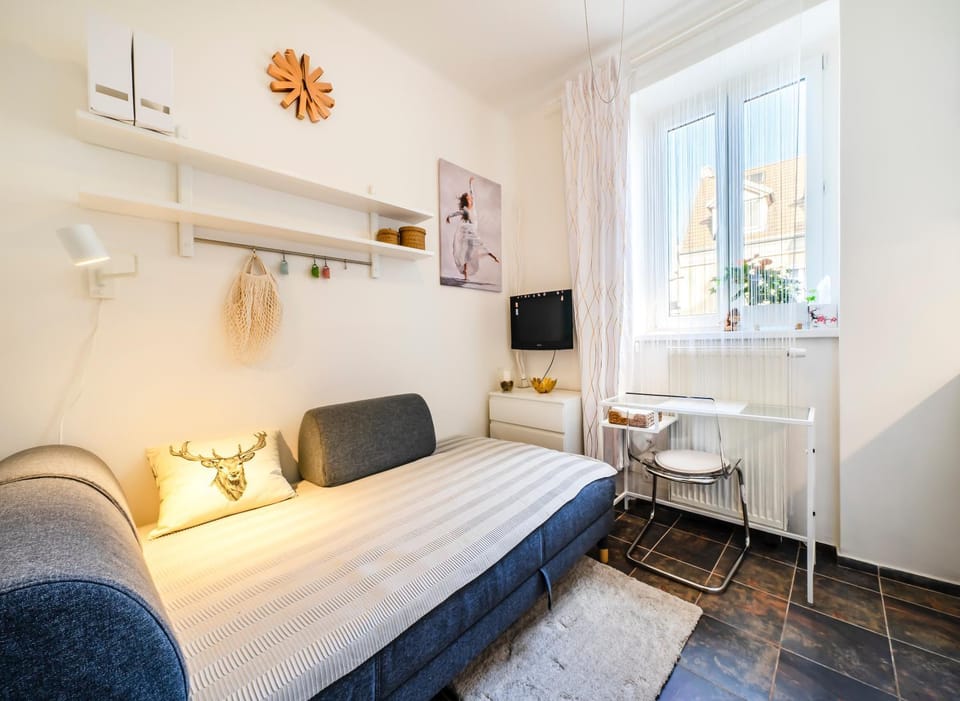 TV and multimedia, Living room, Photo of the whole room, Dining area, Bedroom