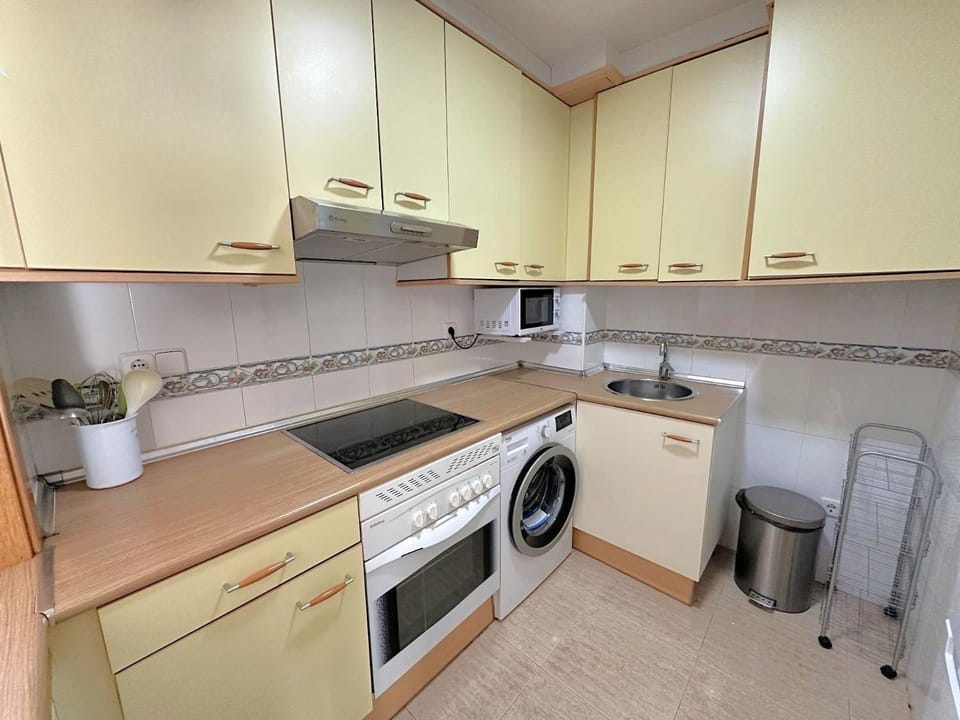 Kitchen or kitchenette, oven, pet friendly, stove, washing machine