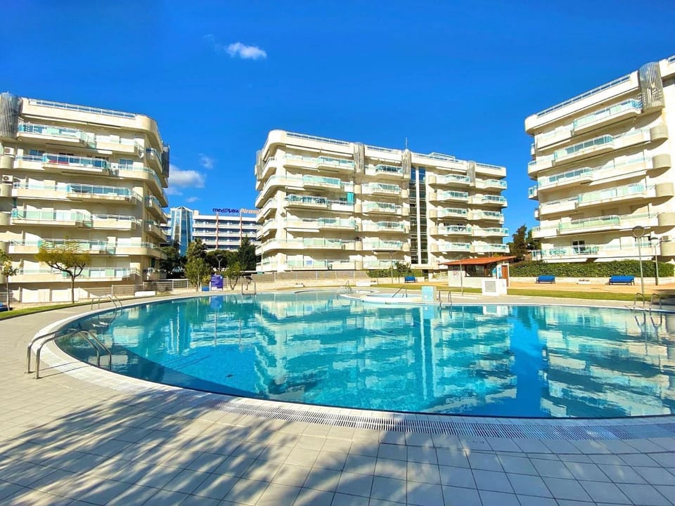 Pool view, Swimming pool, sunbed