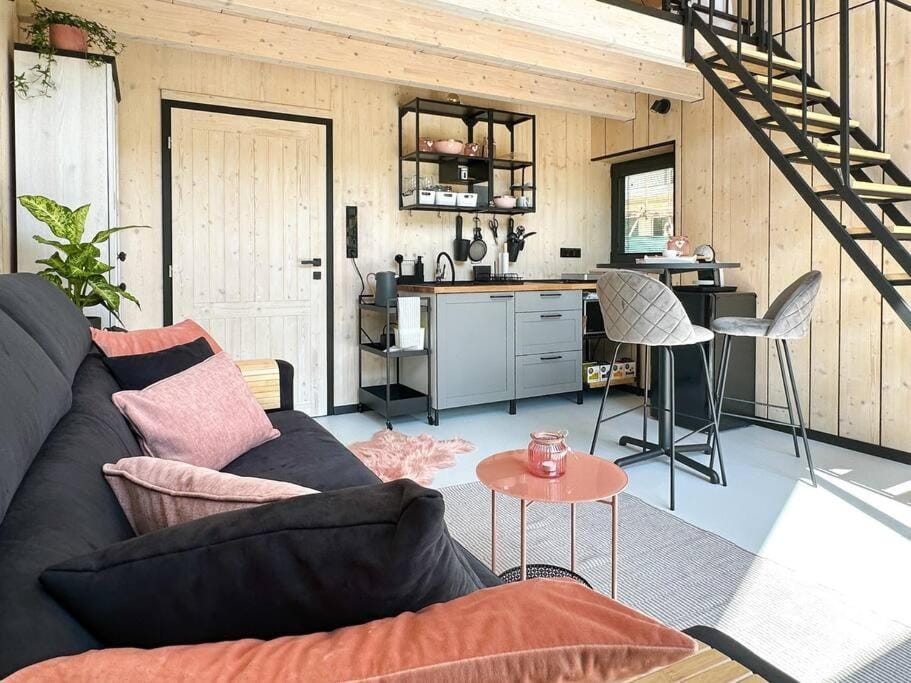 Kitchen or kitchenette, Living room, Seating area, minibar