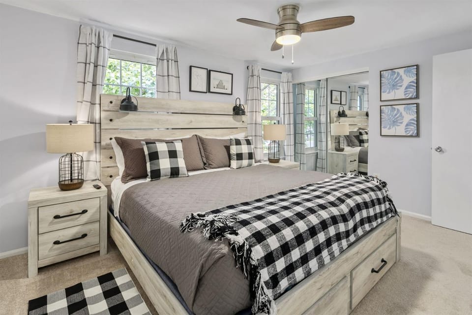 Luxury Sterling townhome - Private, Self checkin House in Maryland