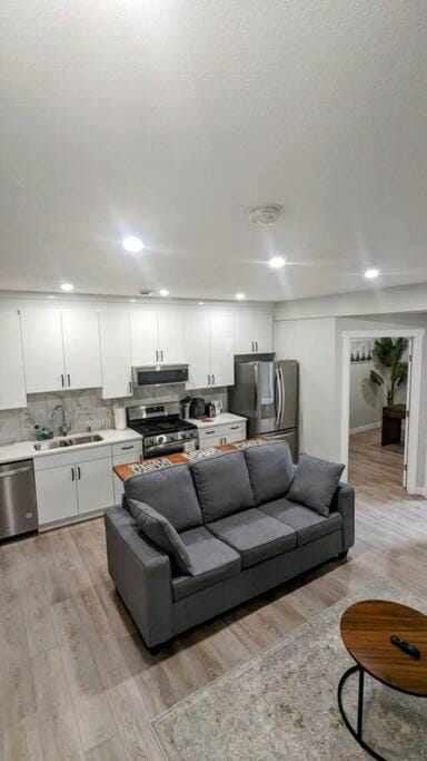 Cozy basement for a lovely stay & perfect for WFH House in Edmonton
