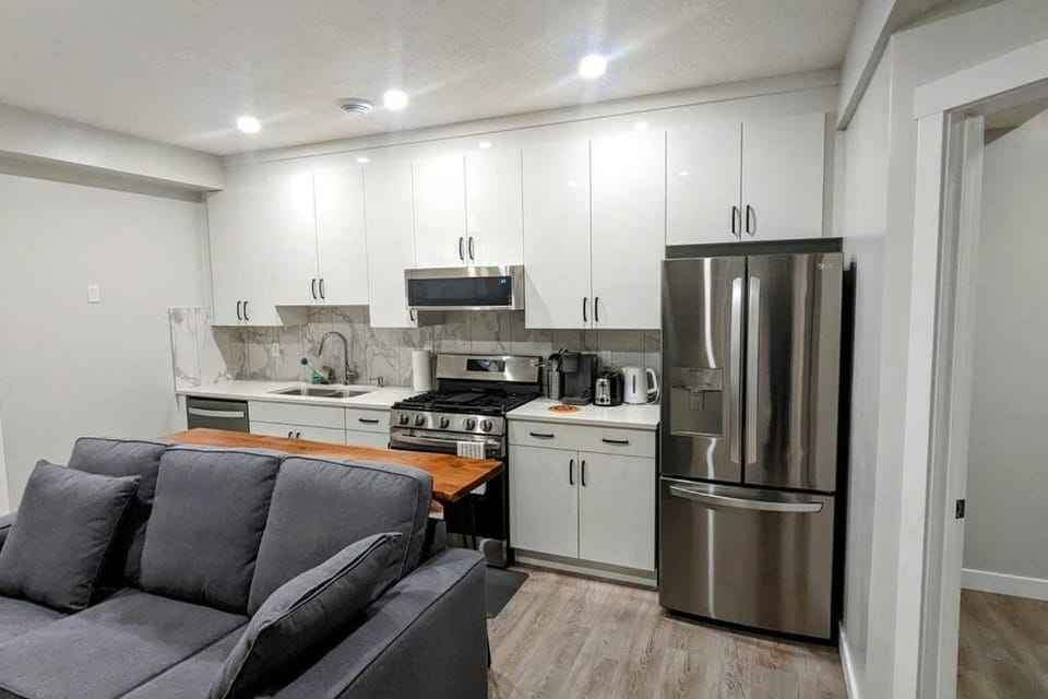 Cozy basement for a lovely stay & perfect for WFH House in Edmonton