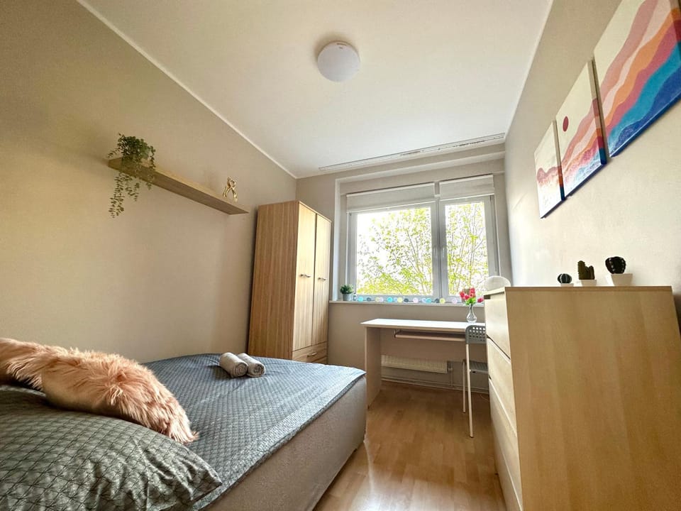 Bed, Photo of the whole room, hair dresser