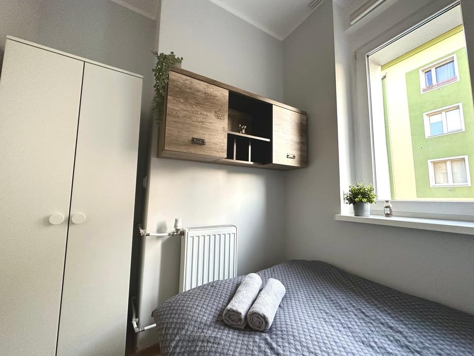 Bed, Photo of the whole room, internet, towels, wardrobe