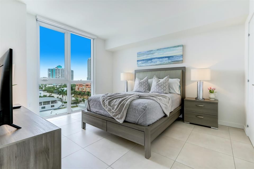 Tiffany Coral - 6th FL, Pool, Gym, & Mins to Beach House in Fort Lauderdale