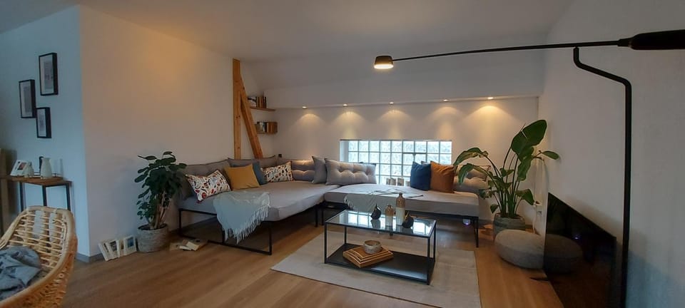 Bed, Living room, Photo of the whole room, Bedroom