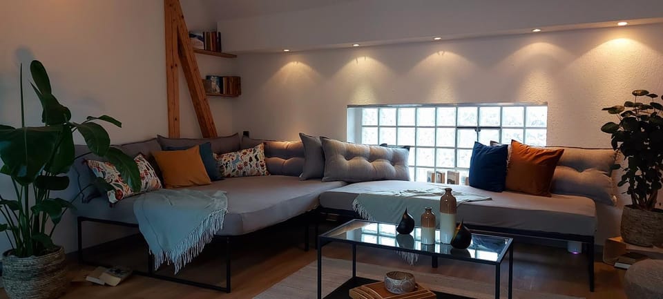 Living room, Photo of the whole room, Seating area