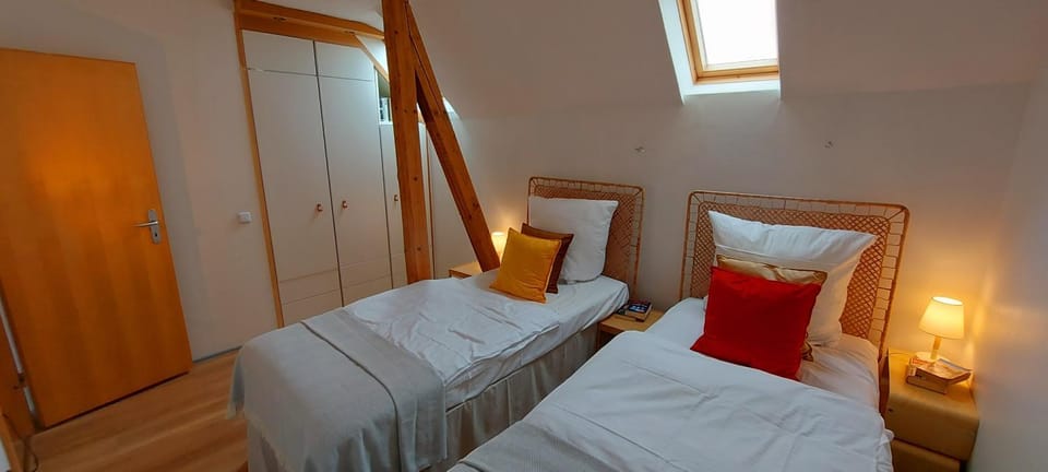 Bed, Photo of the whole room, Bedroom, wardrobe