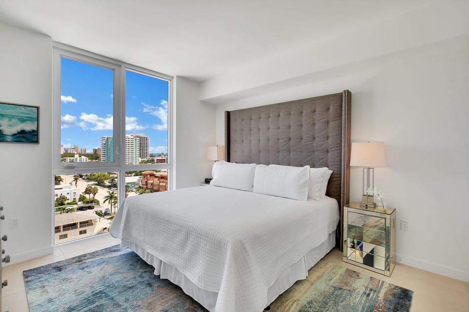 Tiffany Indigo - Rooftop Pool, Gym, Walk to Beach House in Fort Lauderdale