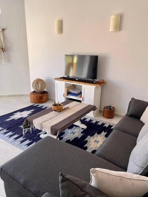 12C Amazing Views, Brand New Top Floor 2BR 2BA Apartment in Baja California Sur